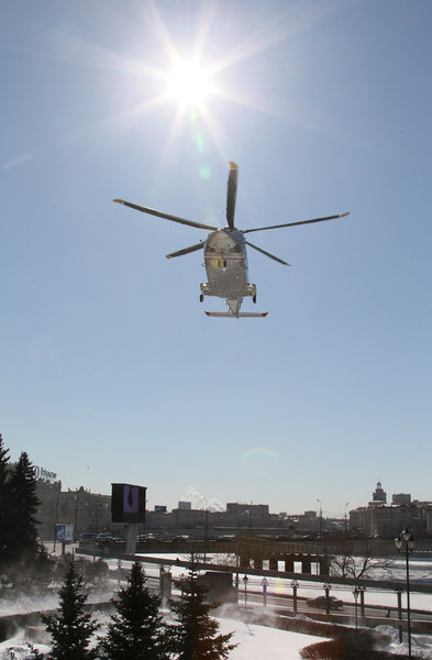 組圖:為緩解交通壓力 梅德韋杰夫乘直升機(jī)上班