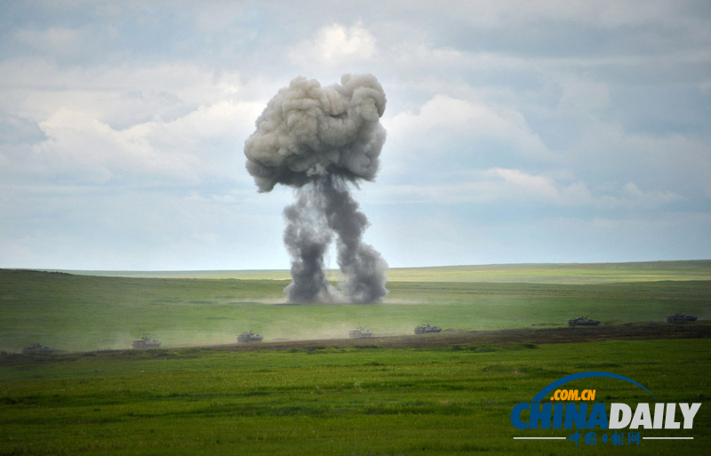 俄羅斯舉行最大規(guī)模軍演 普京乘直升機觀看（組圖）