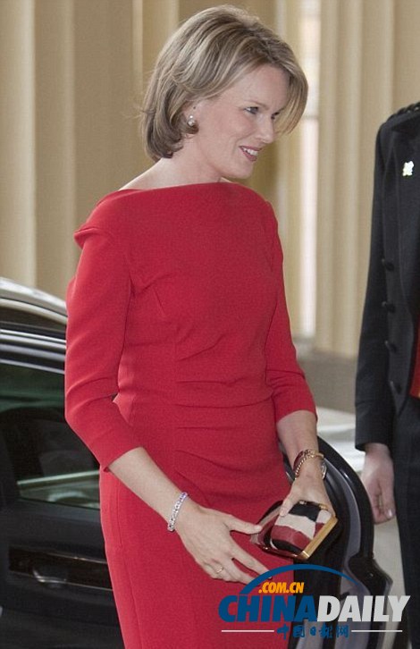 比利時(shí)新王后的造型盤(pán)點(diǎn) 儼然成為歐洲的時(shí)尚精英