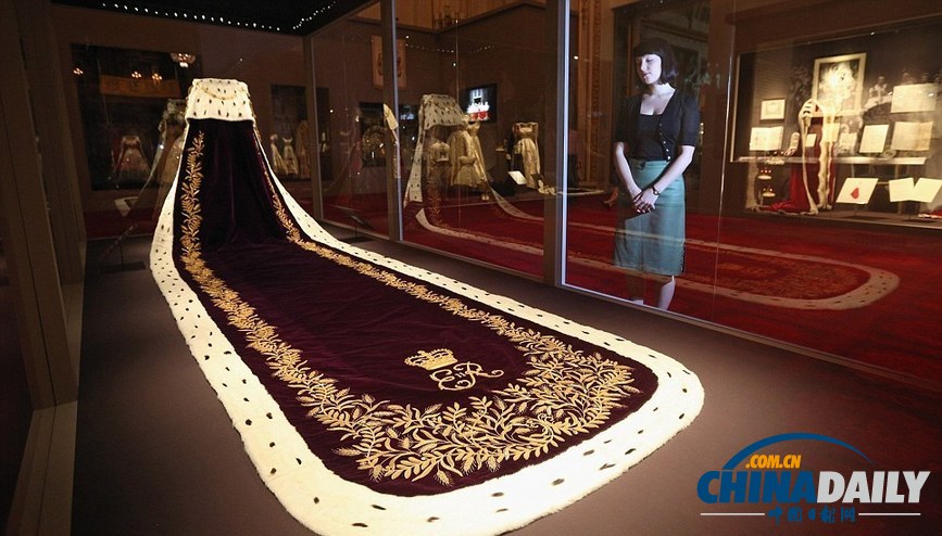 英女王加冕典禮所穿服裝即將在白金漢宮展出(組圖)