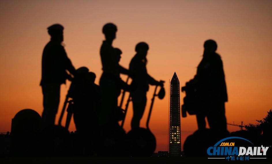 美聯(lián)邦政府因“太差錢”被迫關(guān)閉 男子拍國會山照片留念（組圖）