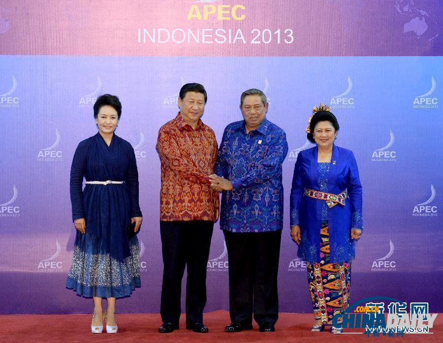 最炫民族風(fēng)：盤點(diǎn)彭麗媛東南亞一行亮麗著裝（圖）