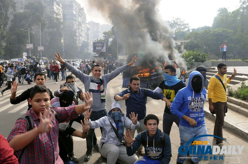 埃及前總統(tǒng)穆爾西支持者繼續(xù)示威 遭催淚彈驅趕