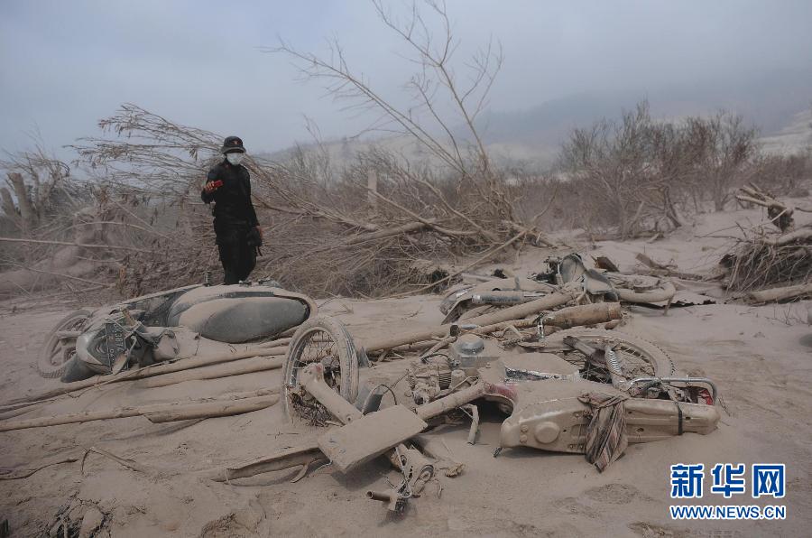印尼錫納朋火山噴發(fā) 十多人喪生