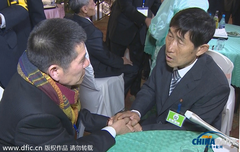 親兄弟抱頭痛哭老姐妹直抹眼淚 朝韓離散家屬重聚場面感人