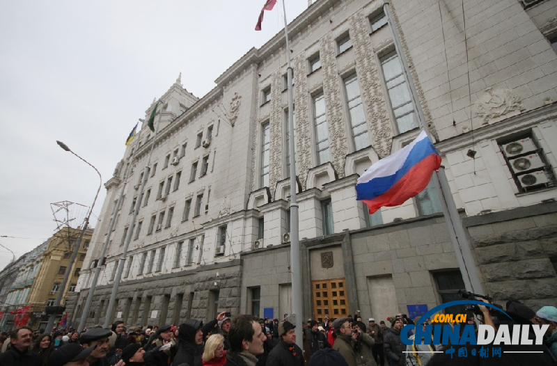槍手闖克里米亞議會(huì)大樓 升起俄羅斯國旗