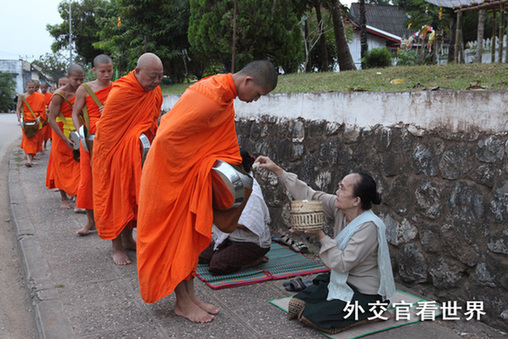 清晨布施(優(yōu)秀獎(jiǎng))