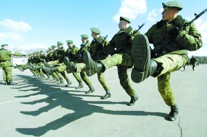 俄羅斯打造新型軍隊(duì) 2012年總員不超100萬