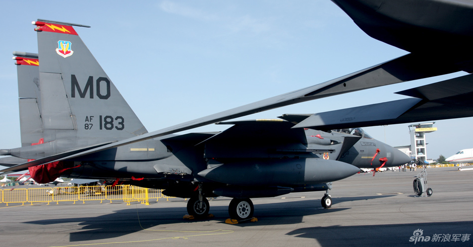 美國空軍展示兩架F－15E攻擊鷹戰(zhàn)斗轟炸機(jī)