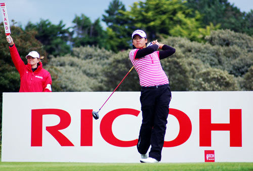 圖：臺(tái)灣選手曾雅妮英國(guó)女子高爾夫公開賽奪冠