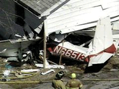 美國小飛機墜毀 可能是飛行員“導(dǎo)演”