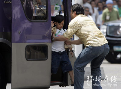圖:菲幼兒園負責人劫持34名兒童和教師