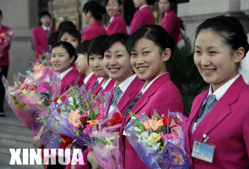 北京京西賓館服務(wù)員甜美微笑迎代表