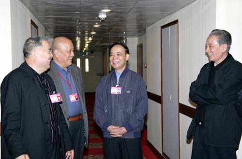 全國政協(xié)軍隊特邀委員在駐地共議熱點話題