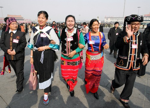 政協(xié)委員步入人民大會堂