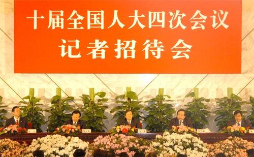 馬凱回答記者提問(wèn)