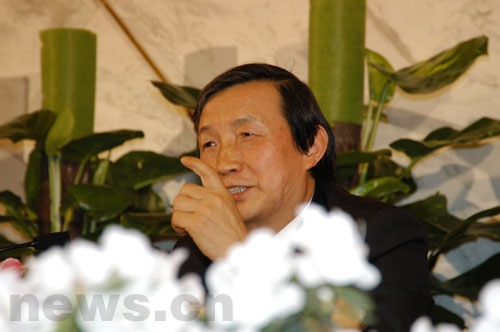 馬凱回答記者提問(wèn)