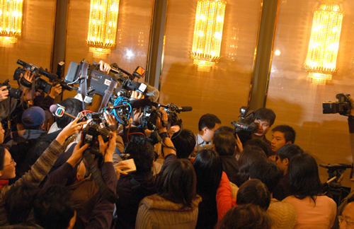 馬凱回答記者提問(wèn)