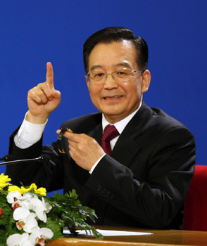 <FONT COLOR=#FF0000><b>溫家寶總理會見中外記者</b></FONT>