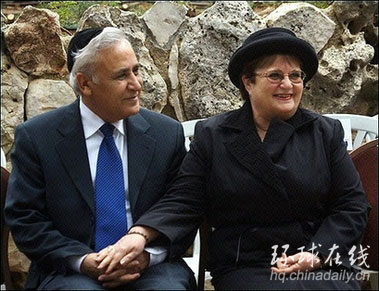 “干凈先生”晚節(jié)不保