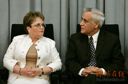 參加籌款會(huì)