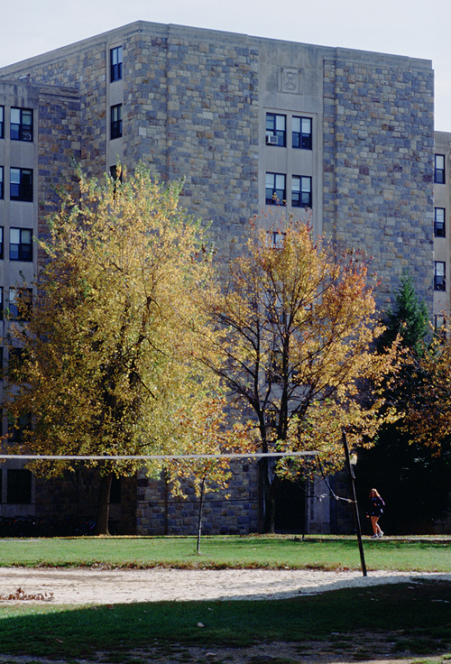 事件直擊:女生和宿舍管理員被害