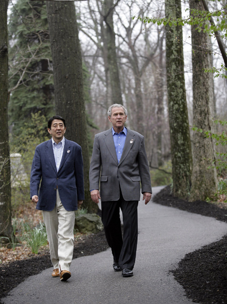 美日對(duì)朝強(qiáng)硬表態(tài) 布什接受安倍慰安婦道歉