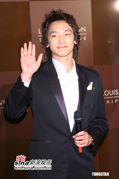 Rain亮相臺(tái)灣帶豪雨 瞇瞇眼魅力驚人(組圖)