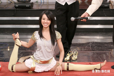 蔡依林婉拒金曲獎 上節(jié)目表演劈腿滾球高難動作(圖)