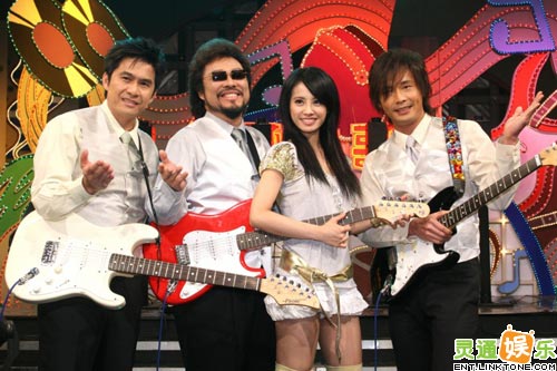 蔡依林婉拒金曲獎 上節(jié)目表演劈腿滾球高難動作(圖)