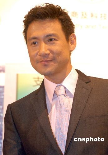 歌神張學(xué)友拜神求子(圖)