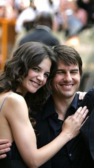 喬治阿瑪尼親自設(shè)計(jì)婚紗 阿湯今秋娶凱蒂