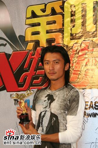 容祖兒性感抹胸拍慈善寫真 謝霆鋒露股肌(組圖)