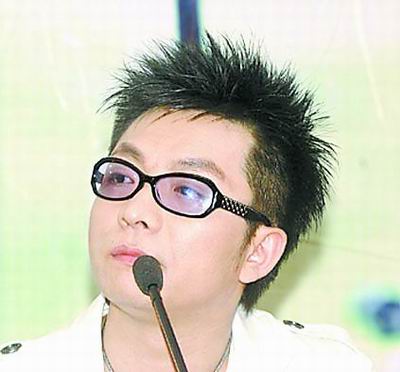 被指抄襲且歌曲很“垃圾” 湯潮當(dāng)場(chǎng)發(fā)飆(圖)