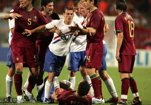 世界杯：色彩圖案質(zhì)地 選好隊(duì)服幫助奪冠