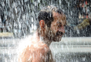 東西世界“水深火熱” 如何應(yīng)對自然界殺手？