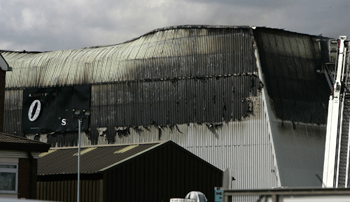 英國(guó)007電影攝影棚遭遇莫名大火 損失慘重
