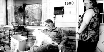 靠老婆養(yǎng)活 美數(shù)百萬無業(yè)男人成“啃妻族”(圖)