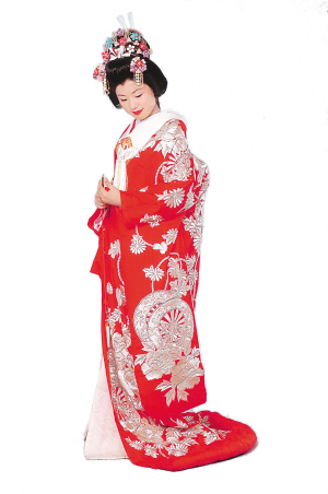 日本婚紗照價(jià)格昂貴 “制式新娘”長(zhǎng)相同