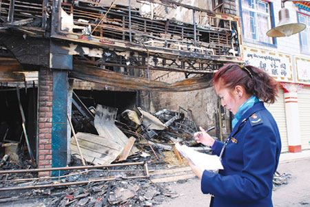 組圖:拉薩公安干警日夜堅(jiān)守在執(zhí)勤崗位