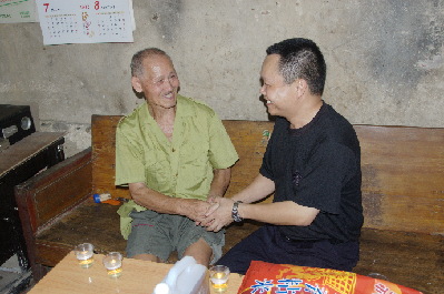 廣州市公安局民警蔡錦明成功救援受傷工人生命