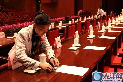 【解碼】2014年兩會(huì)代表委員的“桌上新待遇”