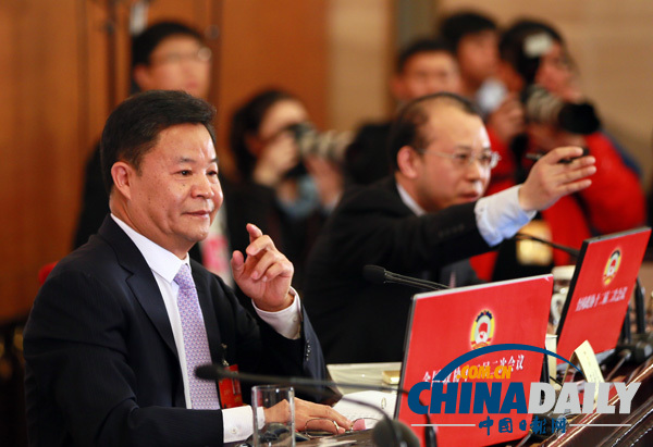 全國(guó)政協(xié)十二屆二次會(huì)議舉行新聞發(fā)布會(huì)