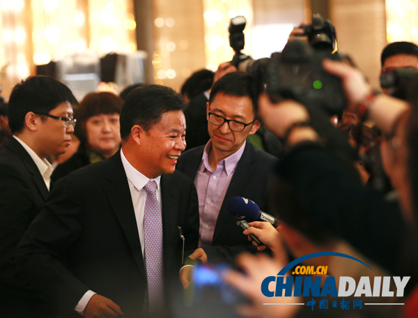 全國(guó)政協(xié)十二屆二次會(huì)議舉行新聞發(fā)布會(huì)