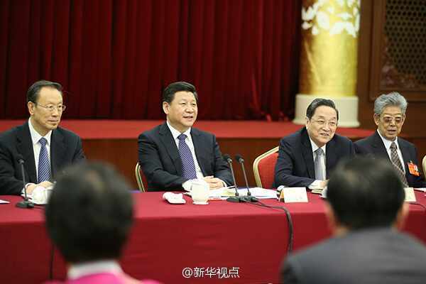 習近平看望政協(xié)少數(shù)民族界委員