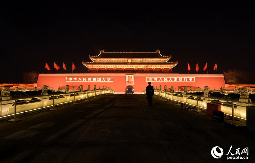 國旗護(hù)衛(wèi)隊身姿挺拔步伐矯健