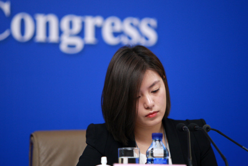 兩會(huì)小清新女翻譯 盤點(diǎn)近年兩會(huì)女翻譯