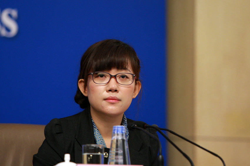 兩會(huì)小清新女翻譯 盤點(diǎn)近年兩會(huì)女翻譯