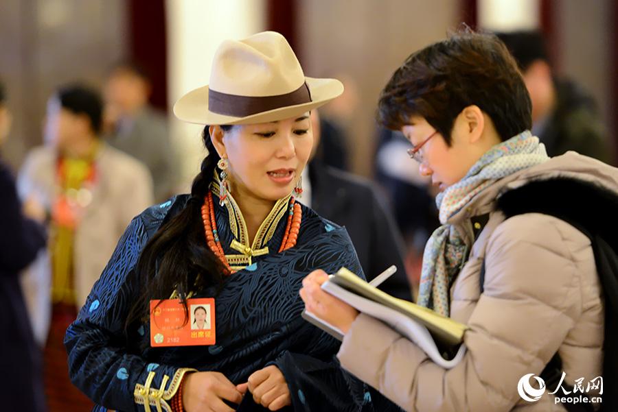 2014兩會(huì)：少數(shù)民族代表委員的特色帽飾