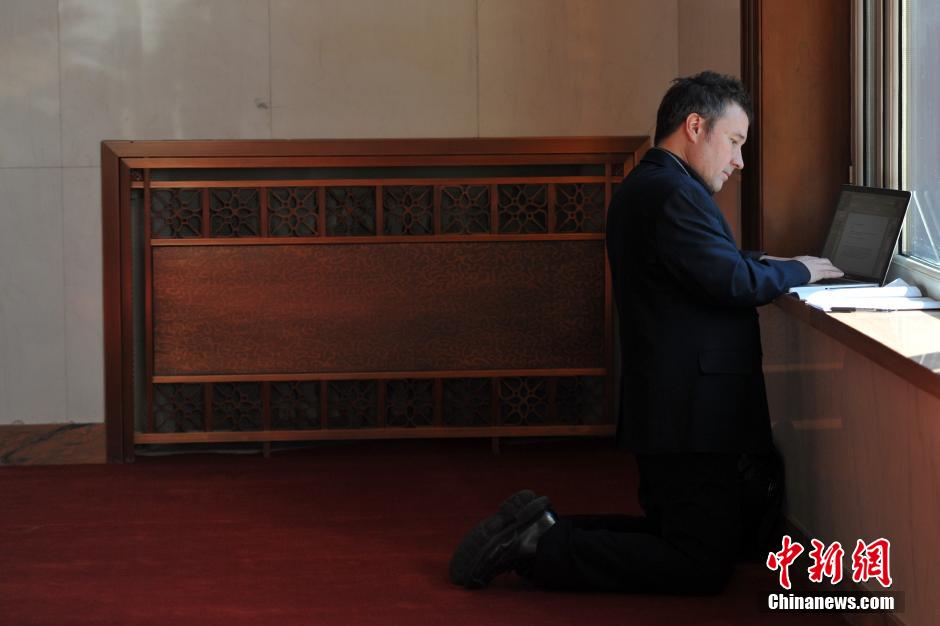 【兩會圖刊】新聞大戰(zhàn)